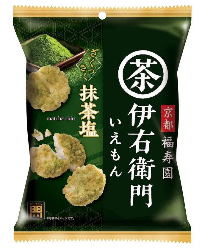 伊右衛門 抹茶塩の緑色パッケージ正面ショット。京都福寿園伊右衛門のロゴと抹茶塩の揚げせんべい実物写真、ざくっさくのキャッチコピーが確認できる商品単体画像