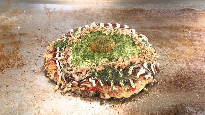5月19日放送の「ヒューマングルメンタリー オモウマい店」に登場する「スぺシャル月見天」（中京テレビ提供）