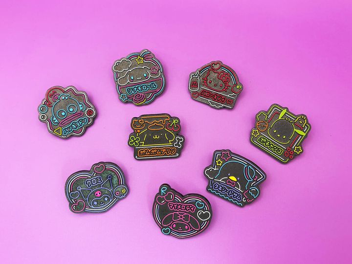 サンリオキャラクターズ ビビッドネオンピンバッジ 全種類