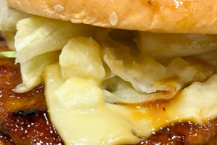 ポテトの甘さがてりやきソースの甘辛さを引き立てます