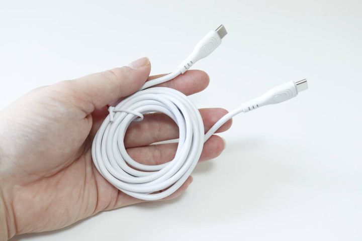 ダイソーのPD対応超速充電 TYPE-Cケーブル60W（2m）