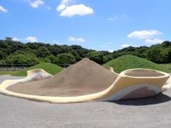 千葉県松戸市、誰もが遊べる「インクルーシブ遊具」がある3つの公園を紹介！