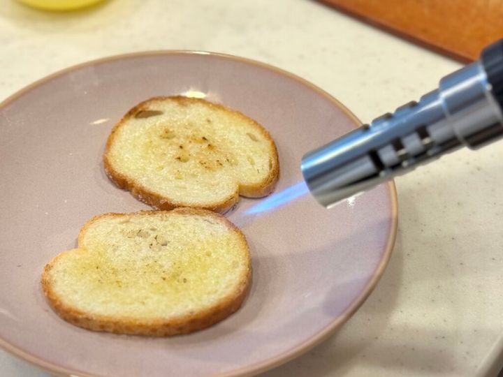 SOTOのバーナーで炙る