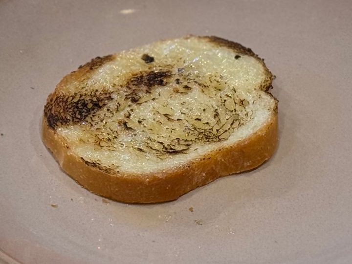 バターとグラニュー糖が溶けてしっとりおいしい
