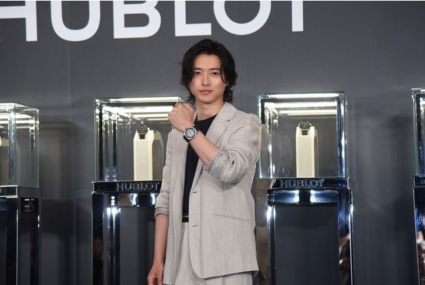「ウブロ ビッグ・バン リローデッド」を身に着け、イベントに登壇した山﨑賢人さん 撮影：ソムタム田井