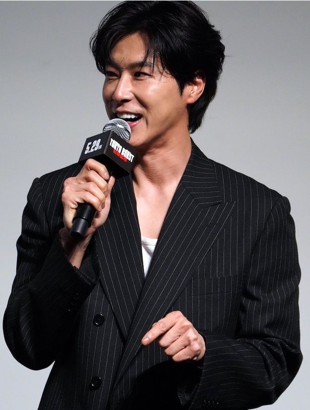 チェ・シウ役のユンホ