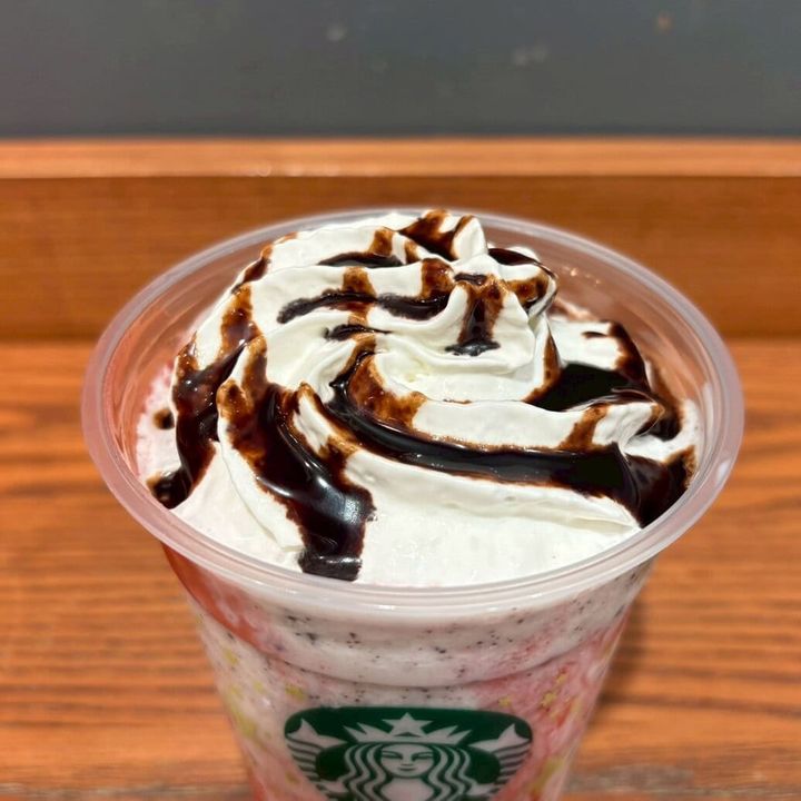 スターバックス イチゴ チョコレート フラペチーノ®