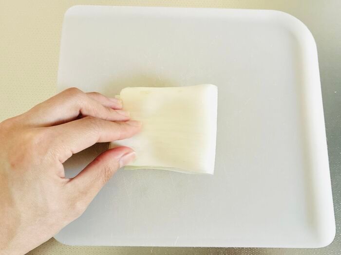 まるでプロ級！ふわふわの『白髪ねぎ』を簡単に作る方法。食べやすさもグンとアップしますよ♪