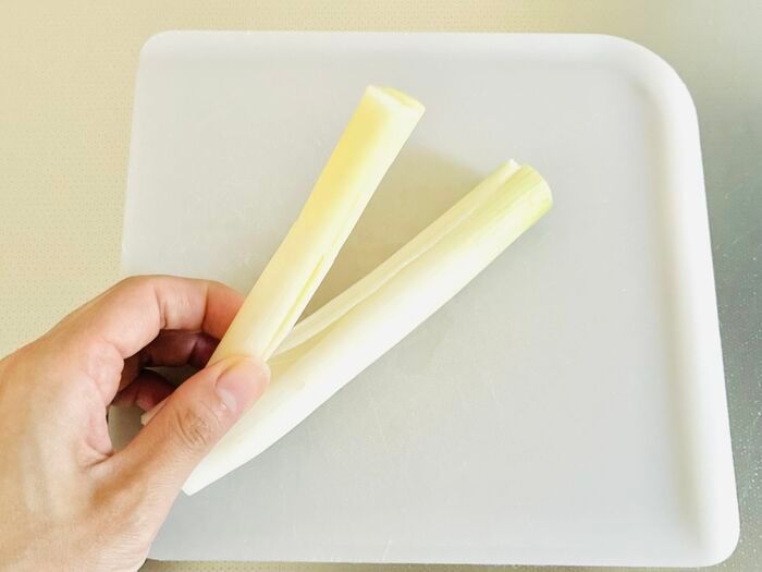 まるでプロ級！ふわふわの『白髪ねぎ』を簡単に作る方法。食べやすさもグンとアップしますよ♪