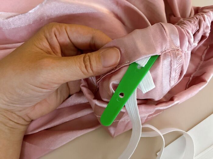 【セリア】これな〜んだ？手探りの作業が驚くほどラクになる『ありそうでなかった発明品』見つけました！