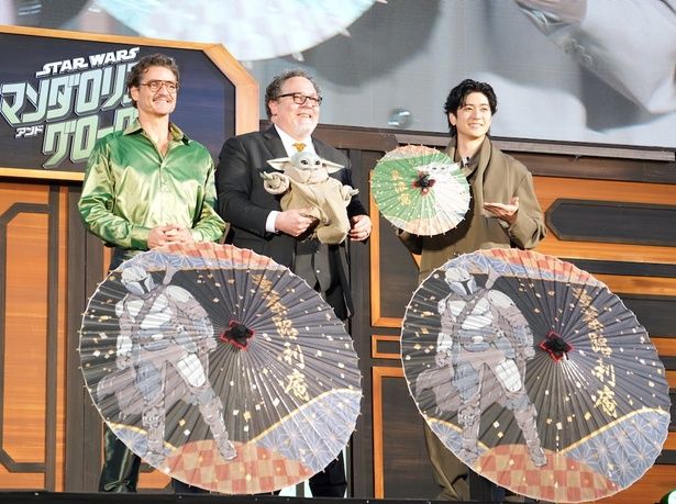 和傘と一緒にフォトセッション