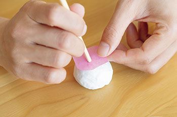 【材料3つで簡単工作】雨の日のおうち時間も楽しくなる「カラフルあじさい」の作り方の画像5