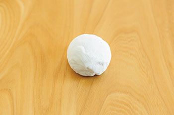 【材料3つで簡単工作】雨の日のおうち時間も楽しくなる「カラフルあじさい」の作り方の画像3