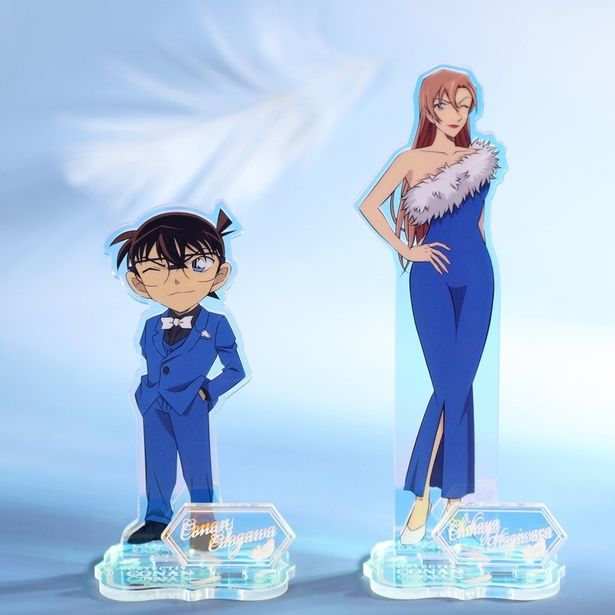 「26 メインビジュアル オーロラアクリルスタンド」(各1870円) 