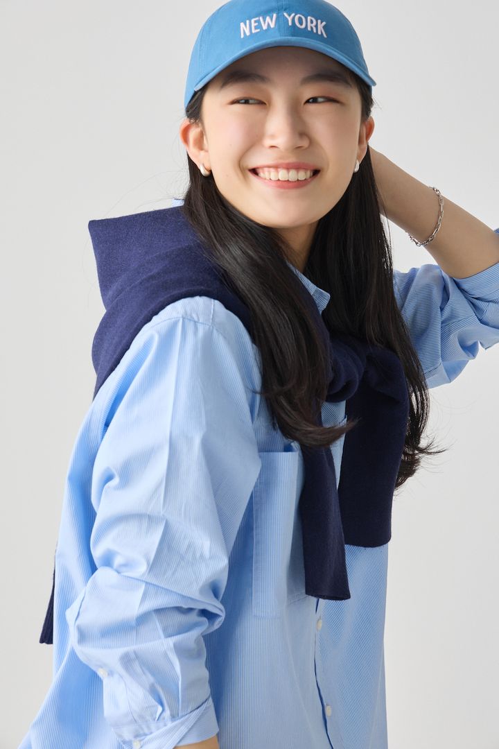《ユニクロ》のシャツはさらっと羽織れて優秀！スウェットパンツと相性良し【FUDGE FRIEND おしゃれさんの毎日コーディネート vol.692｜ 栁沼芽以】