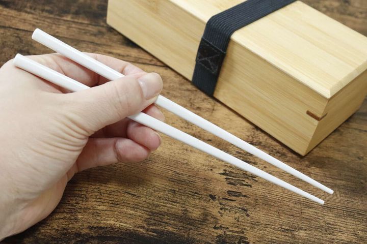 ダイソーの音が鳴りにくいスリムはし箱セットの使用例