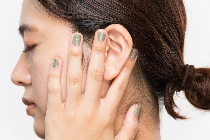 耳クローズアップ・若い女性