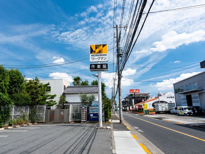 ワークマンから夏の足元を快適に保つ「シン・呼吸する靴下」シリーズが登場。優れた吸放湿性と消臭機能を備えた3足組ソックス2種類をご紹介します。（サムネイル画像出典：PIXTAより）