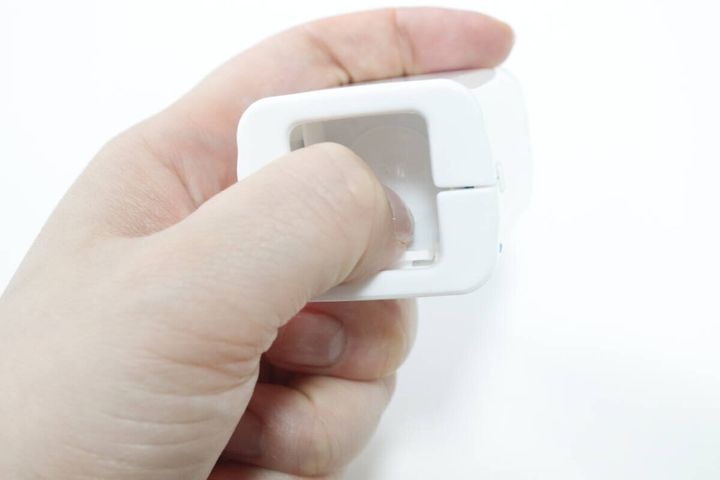 エリ・そで洗濯せっけん（落ち落ちV） 押し出す