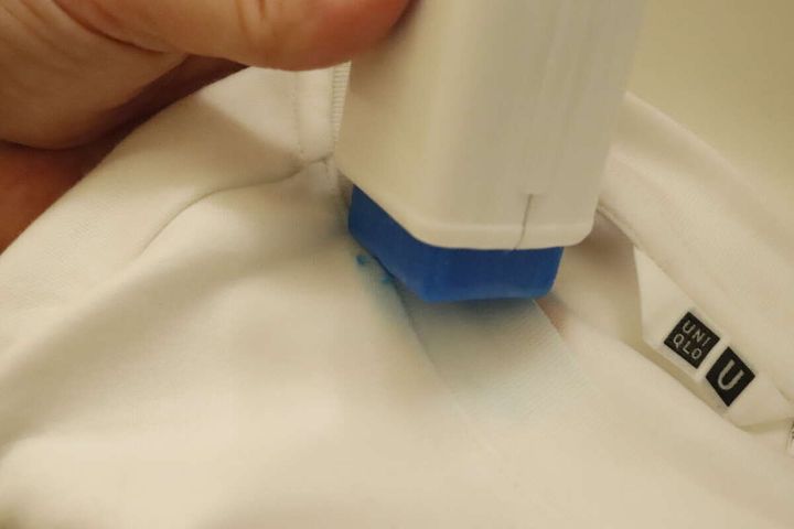 エリ・そで洗濯せっけん（落ち落ちV） 石けん塗布