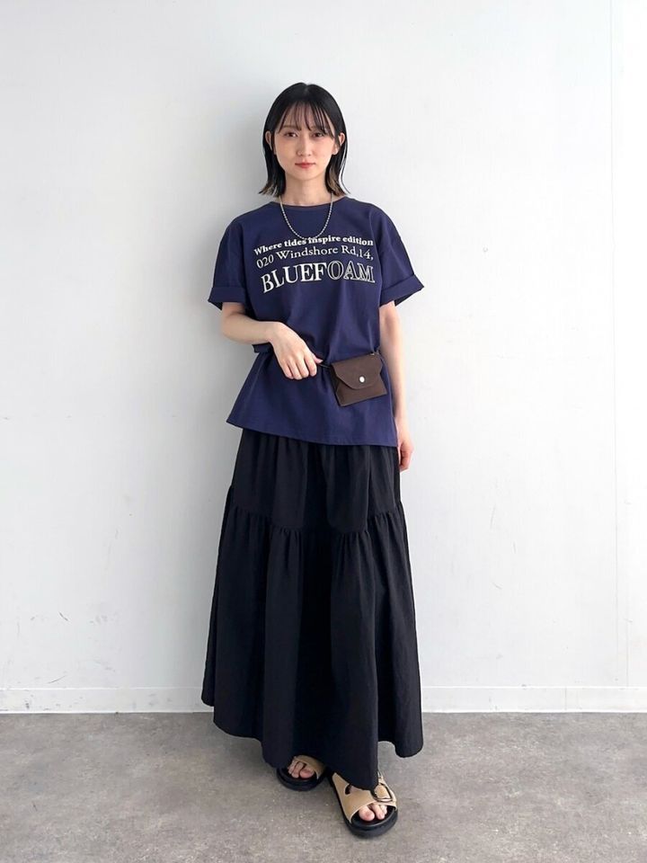 ネイビーT×ブラックティアードスカートコーデ