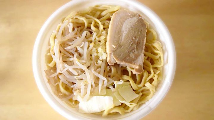 チャーシュー、もやし、キャベツ、刻みにんにく
