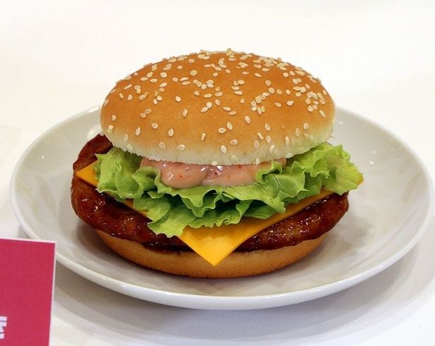 濃いめの味が好きな人に特におすすめ！「博多明太バターてりやき」