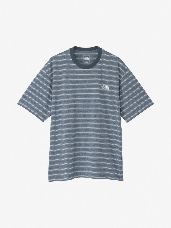 ユニセックスで展開される「S/S Border Tee」は、一見ベーシックなボーダーTながら、ライン部分を通気する編地組織にすることで快適性を高めたユニークな一着。
