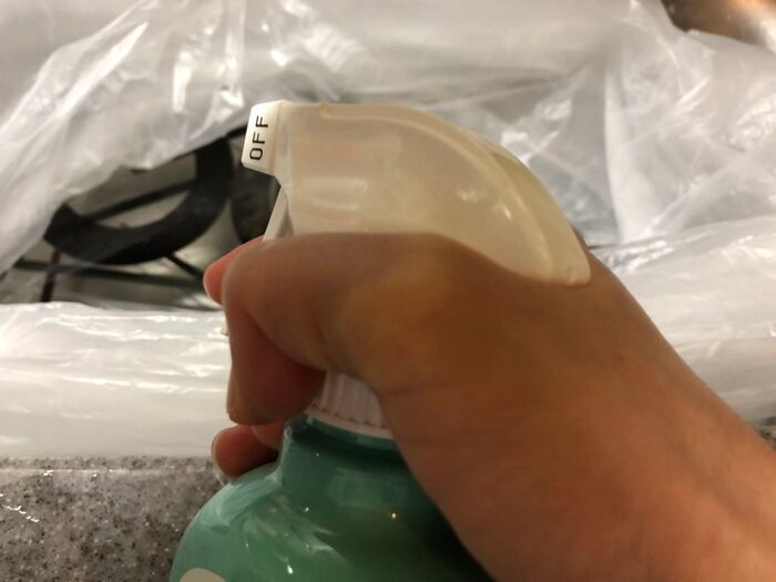 ガスコンロの五徳のベトベト汚れに「ウタマロ」漬けって効果あり！？【洗ってみた】
