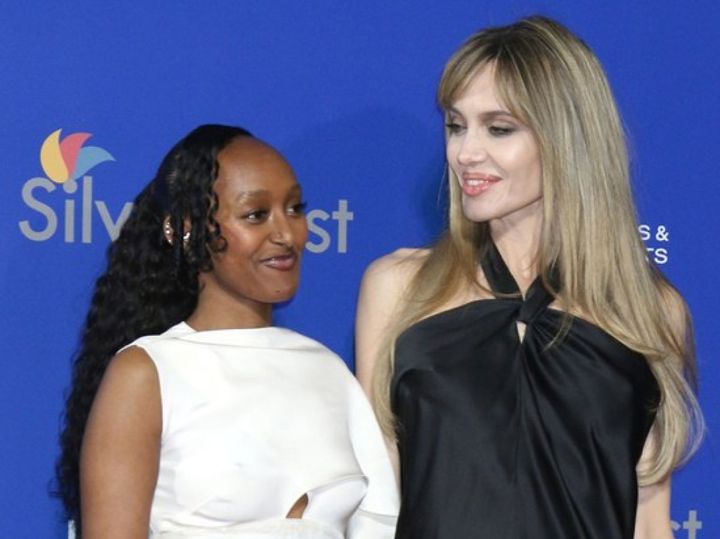 アンジェリーナ・ジョリー＆ブラッド・ピットの娘ザハラ、大学の卒業式でピット姓を名乗らず （C）AFLO width=