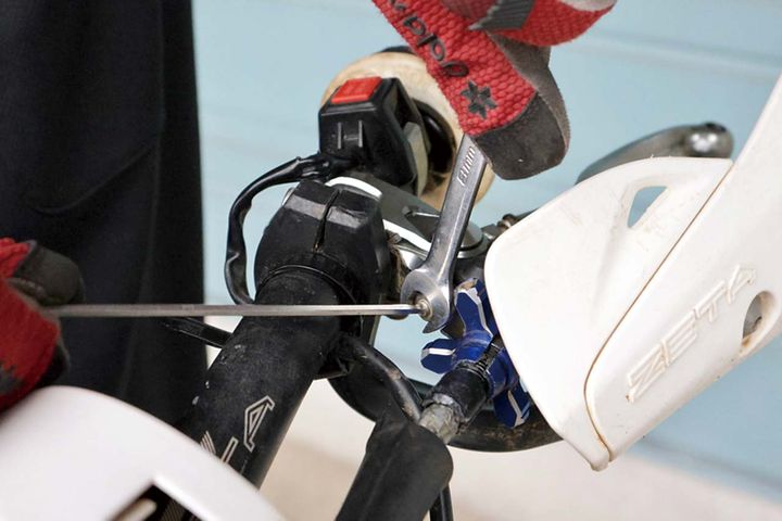 バイクの「レバー遠すぎ問題」放置してない？ 操作ミスを減らすクラッチ調整術
