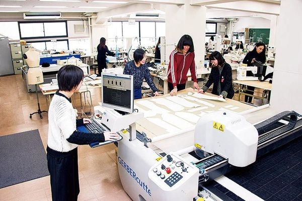 【東京都渋谷区】文化学園大学服装学部ファッションクリエイション学科が、ファッションショーを開催