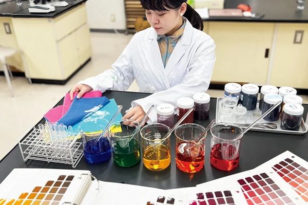 【東京都渋谷区】文化学園大学服装学部ファッションクリエイション学科が、ファッションショーを開催