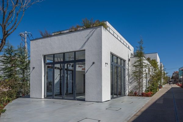 【東京都世田谷区】下北沢でソーラーデザイナー・マーヤン氏の太陽光パネルなどを用いたアート作品を展示