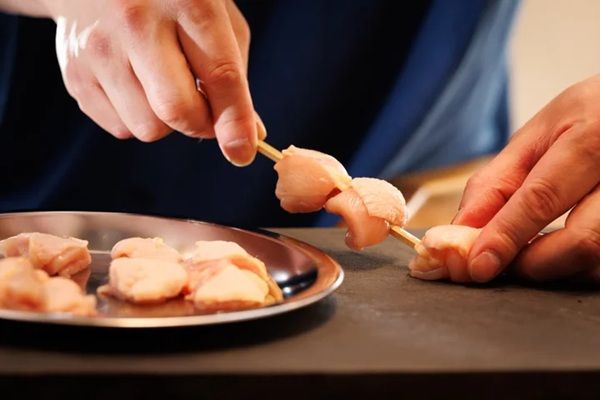 【東京都港区】「焼鳥たぬき」がオープン！「錦爽どり」の焼き鳥から定番居酒屋メニューまで楽しめる