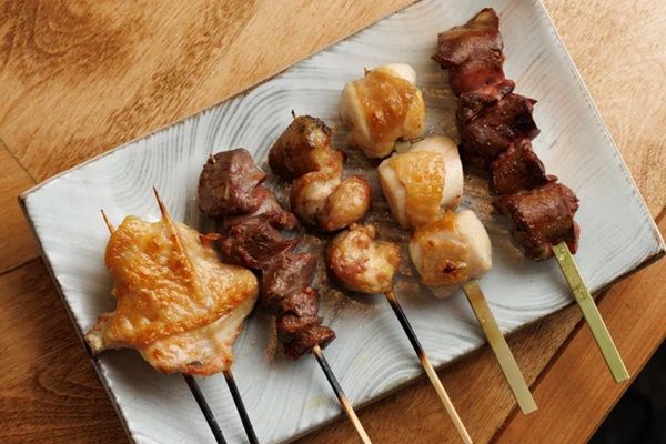 【東京都港区】「焼鳥たぬき」がオープン！「錦爽どり」の焼き鳥から定番居酒屋メニューまで楽しめる