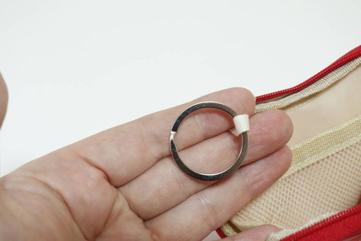 ダイソーのCASE ハート型小物入れナスカン付のリング
