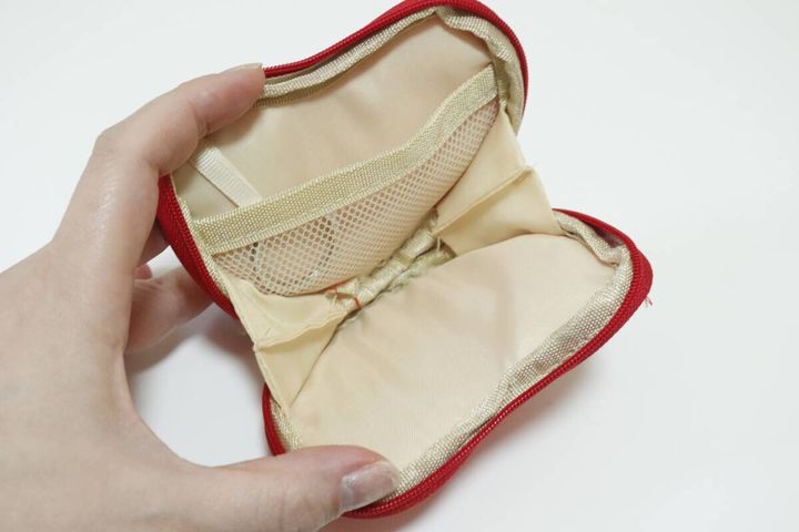 ダイソーのCASE ハート型小物入れナスカン付の内側