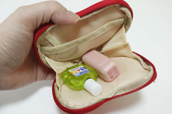 ダイソーのCASE ハート型小物入れナスカン付の使用例