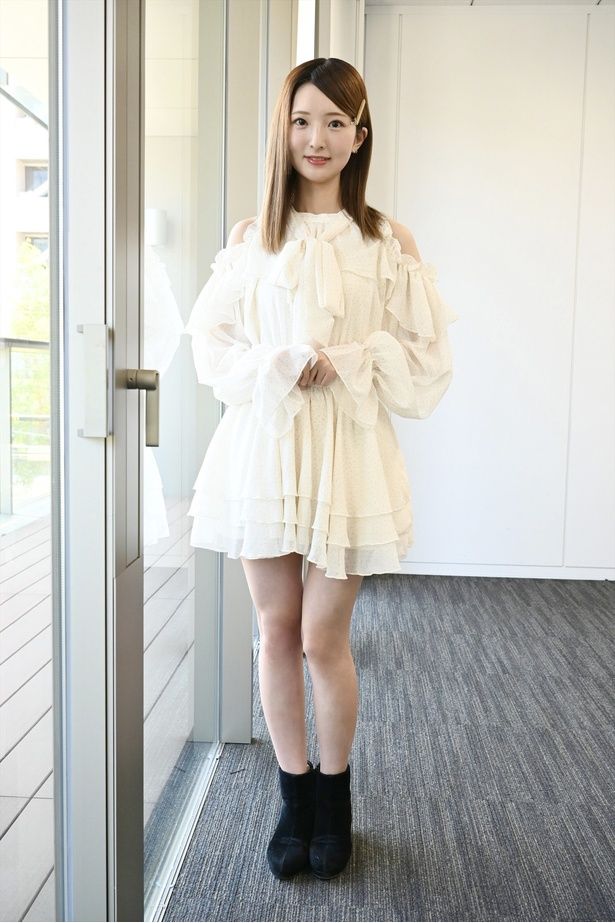 取材当日は真っ白な衣装で登場、とってもさわやかでした