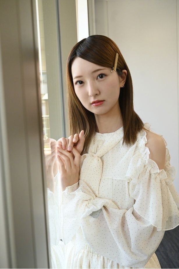 「中身では大人っぽい攻めたカットが沢山あるので、表紙では敢えて攻め過ぎないようにしようと思いました」