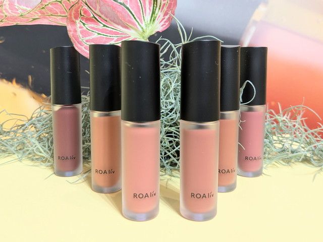 ROAlív ハニーラスターネオ全6色。植物を背景にボトルが並ぶ