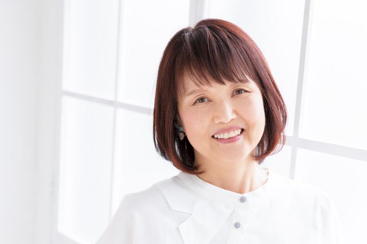 ツヤ＆軽やかさが若見えのカギ！【50代からのミディアムボブ】2選。人気サロン「natura」内藤新士さんが提案