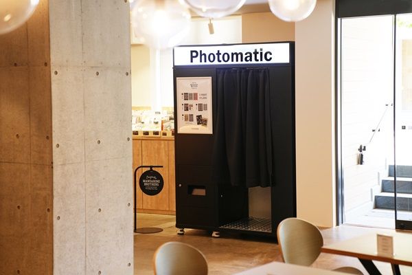 【東京都世田谷区】「MANDARINE BROTHERS」直営店に「Photomatic」のフォトブース登場！ペットと撮影可能