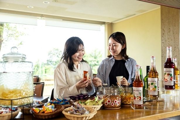 「亀の井ホテル 紀伊田辺」の宿泊者限定ラウンジ「あがらラウンジ」 画像：亀の井ホテル 紀伊田辺/アイコニア・ホスピタリティ株式会社