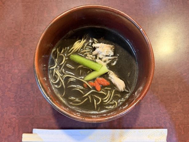 「黒地獄」黒ごま担々麺。煎りごま・すりごま・練りごまと黒ごまがたっぷり入って豆板醤などで辛みを出しているという
