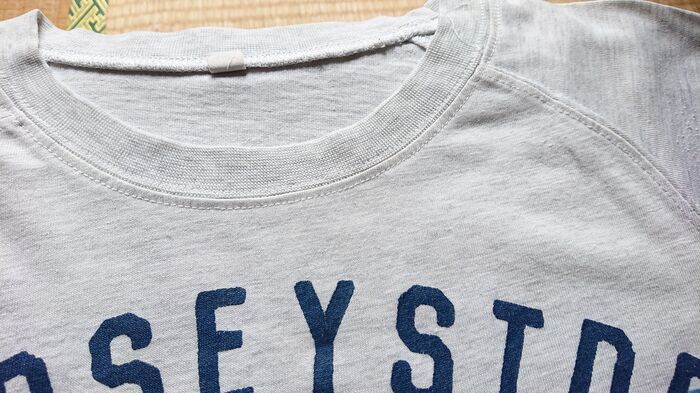 Tシャツの〈襟のヨレ〉を直したい！そんなときは『氷』を使う！？手軽にできるワザを試してみた