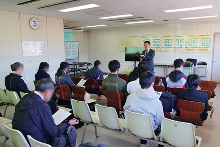 県教育委員会が二輪車安全運転者講習会を開催｜県内事故状況を反映した実技と講義内容