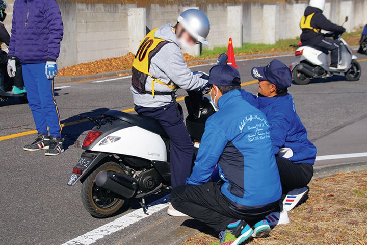 県教育委員会が二輪車安全運転者講習会を開催｜県内事故状況を反映した実技と講義内容