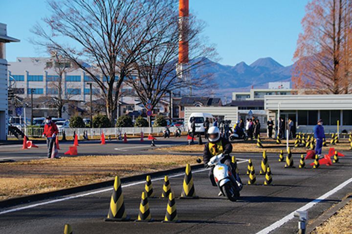 県教育委員会が二輪車安全運転者講習会を開催｜県内事故状況を反映した実技と講義内容